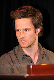 Abhängen und mal aufräumen - Solo-Programm von und mit Felix Oliver Schepp vom 16.-19.06.2010 (©Foto: Ingrid Grossman)